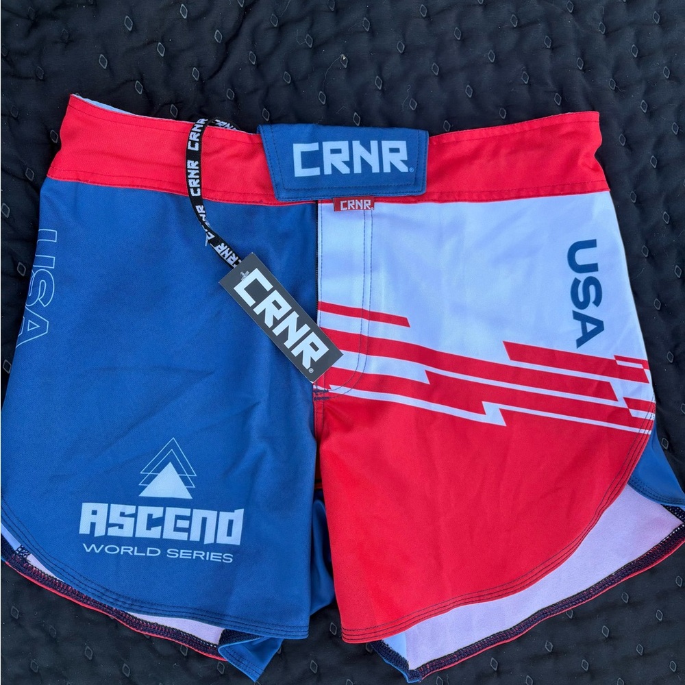 CRNR Ascend World Series USA Board Shorts Size 30 NWT